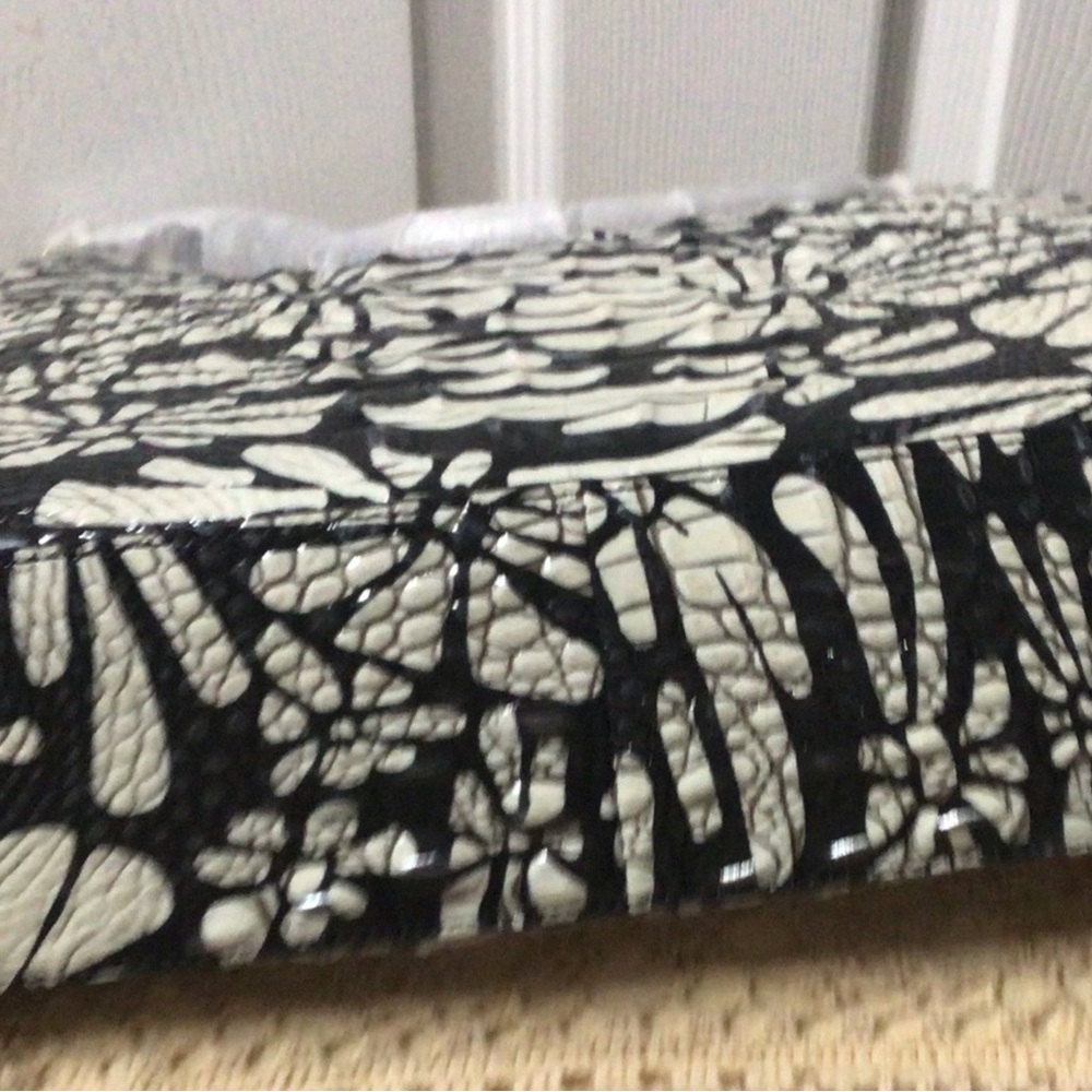 Brahmin Leather Daisy Batik Black /White Elegant Shoulder Bag. 
NEW WITH TAGS - Picture 6 of 10